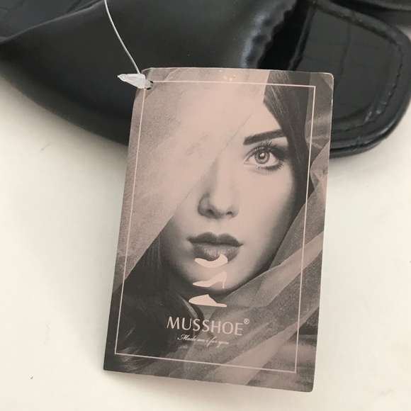 MUSSHOE Slip On Slide Sandals Black Flats Women’s Size 7 NWT - Picture 13 of 16